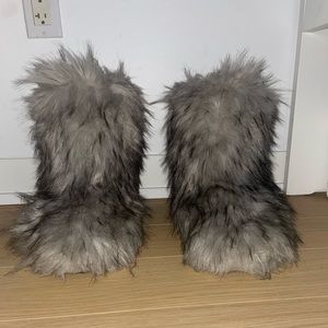 Grey Faux fur boots that do have a bottom sole with grip size 10/11
